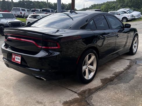 Used 2017 Dodge Charger R/T RWD image 6