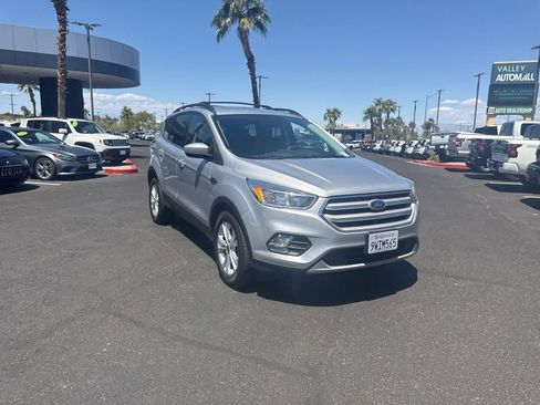 Used 2018 Ford Escape SE FWD image 4