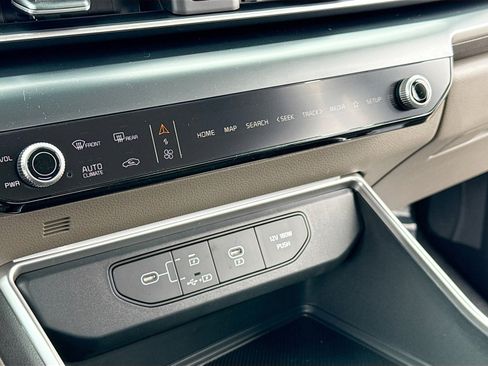 New 2026 Kia Carnival LX image 11