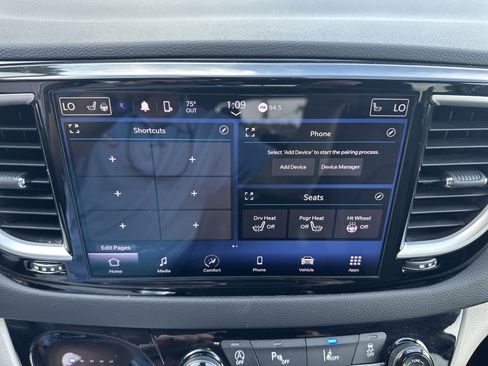Used 2023 Chrysler Pacifica Touring-L FWD image 16