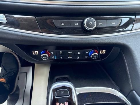 Used 2020 Buick Enclave Premium w/ Sun and Sites Package AWD/4WD image 32