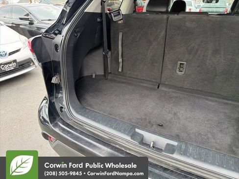 Used 2020 Toyota Highlander XLE image 32