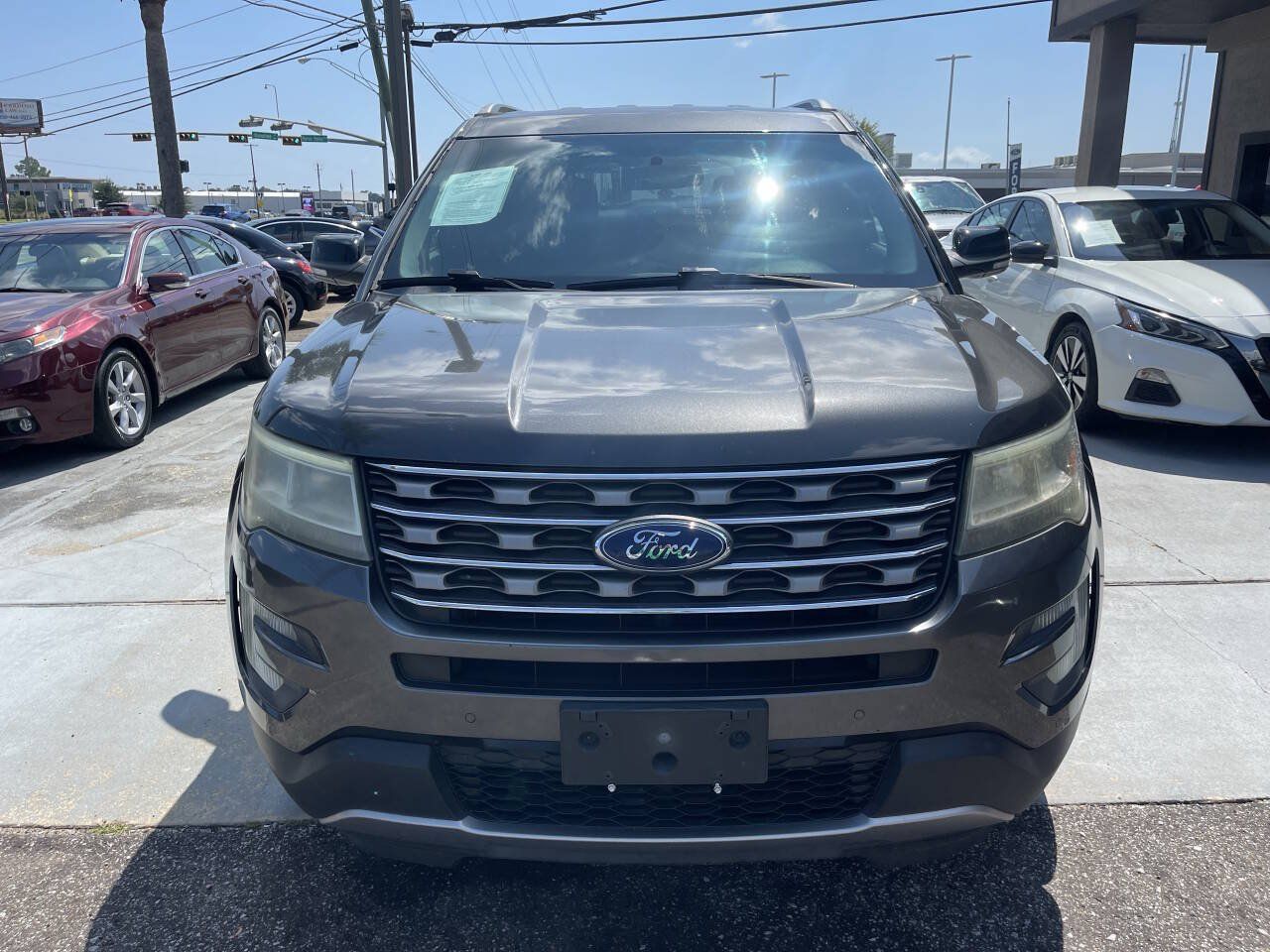 Used 2017 Ford Explorer XLT w/ Equipment Group 202A FWD image 3
