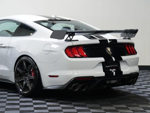 Used 2020 Ford Mustang Shelby GT500 w/ Carbon Fiber Track Pack RWD image 16