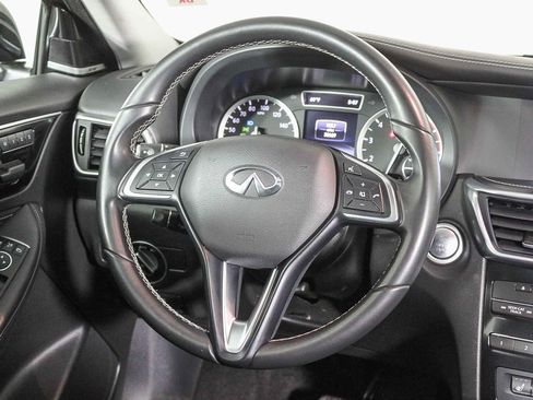 Used 2018 INFINITI QX30 Premium w/ Navigation Package image 16