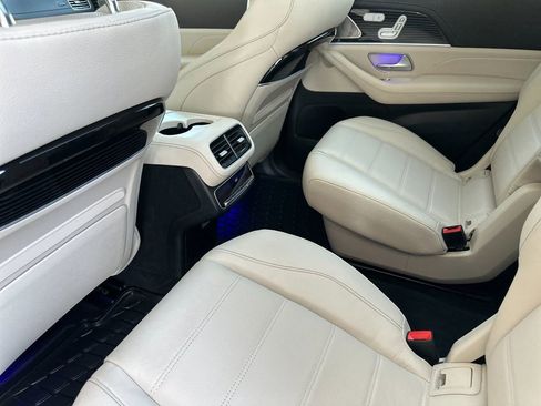 Used 2025 Mercedes-Benz GLS 450 4MATIC image 11