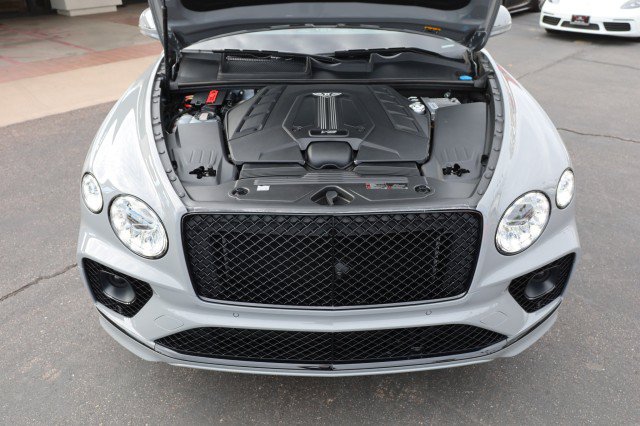 Used 2023 Bentley Bentayga AWD/4WD image 57
