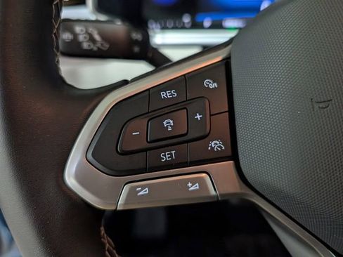 Used 2025 Volkswagen Taos SE image 18