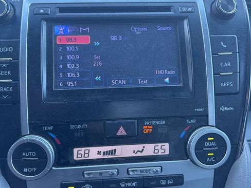 Used 2013 Toyota Camry XLE w/ Leather Pkg image 12