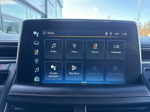 Used 2022 Chevrolet Suburban RST w/ Sport Performance Package image 18