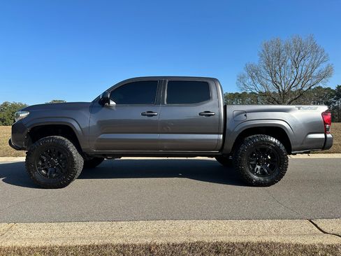 Used 2020 Toyota Tacoma SR5 image 8