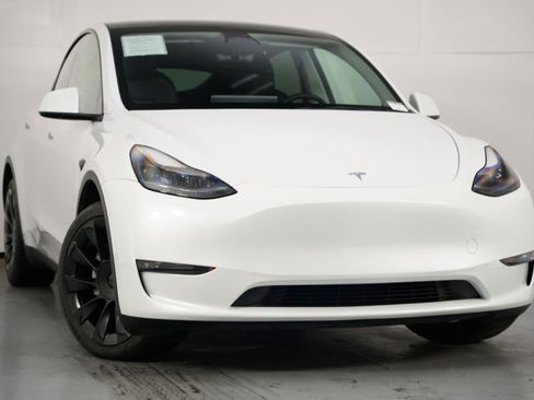 Used 2023 Tesla Model Y Long Range image 4