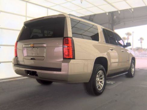 Used 2017 Chevrolet Suburban LT RWD image 2