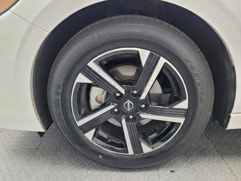 Used 2025 Nissan Sentra SV FWD image 31