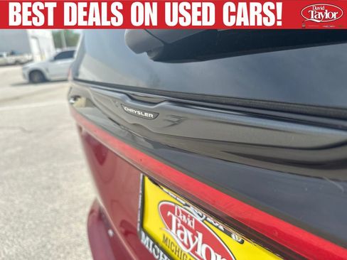 Used 2025 Chrysler Pacifica Limited FWD image 41