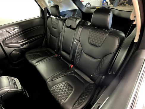 Used 2024 Ford Edge Titanium image 36