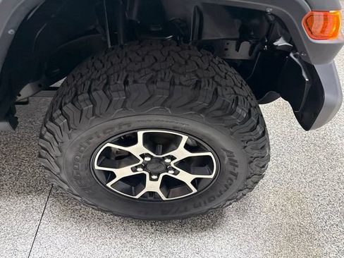 Used 2022 Jeep Wrangler Rubicon w/ Cold Weather Group AWD/4WD image 23