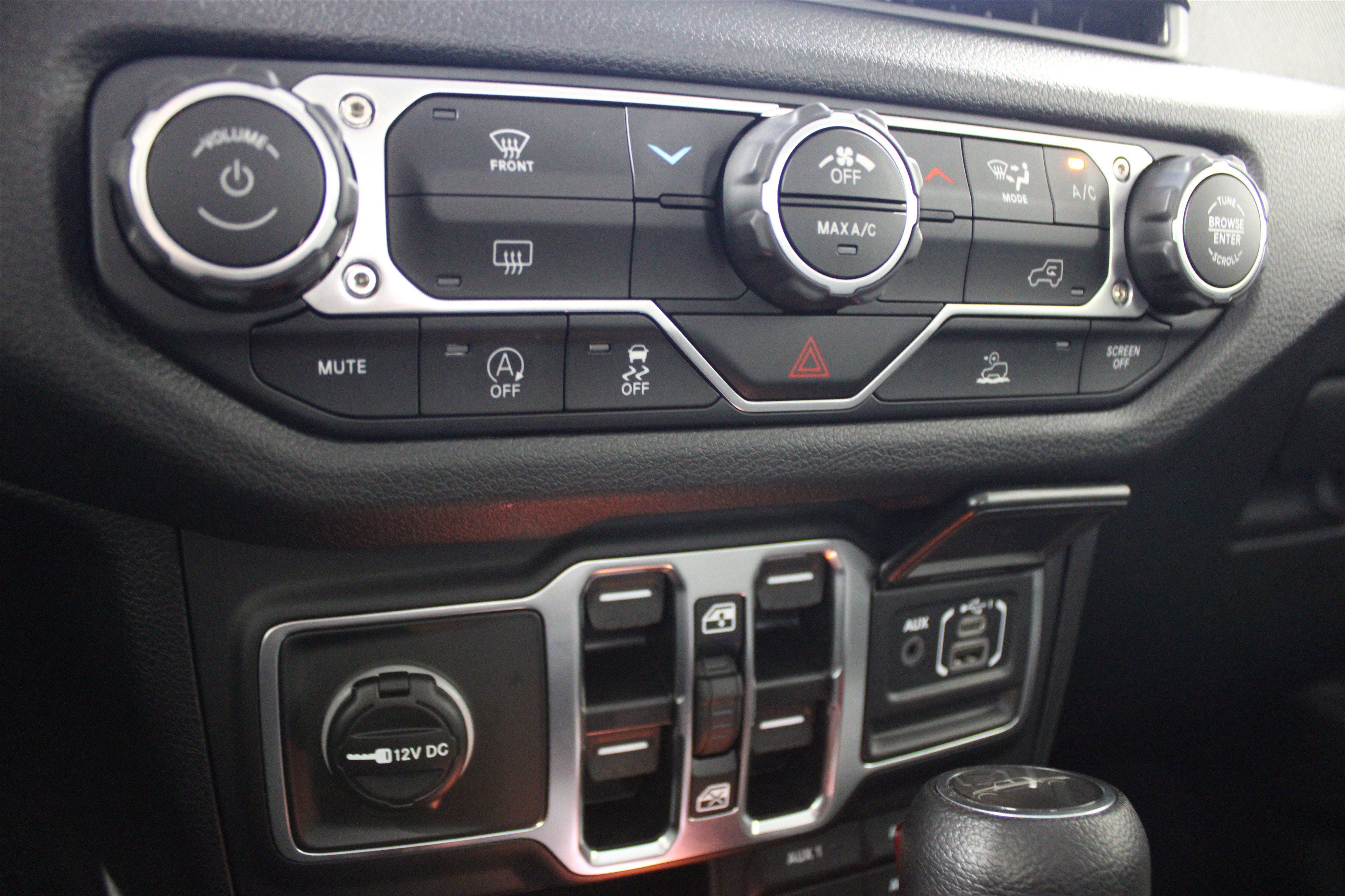 Used 2025 Jeep Gladiator Sport AWD/4WD image 17