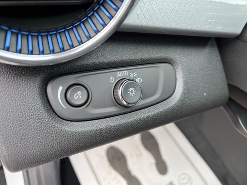 New 2026 Chevrolet Trax LT w/ LT Convenience Package FWD image 24