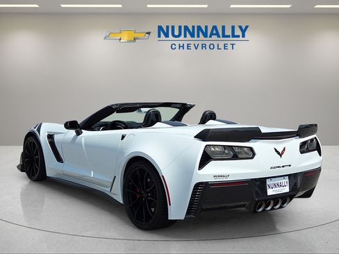 Used 2017 Chevrolet Corvette Z06 RWD image 3