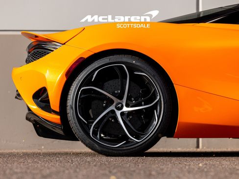 Used 2024 McLaren 750S Spider RWD image 15