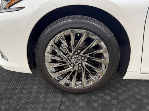 Used 2024 Lexus ES 350 w/ Luxury Package image 15