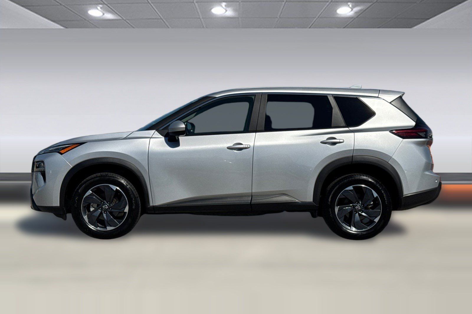 Used 2025 Nissan Rogue SV AWD/4WD image 2