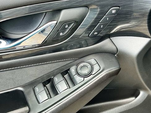 Used 2023 Chevrolet Traverse High Country FWD image 18
