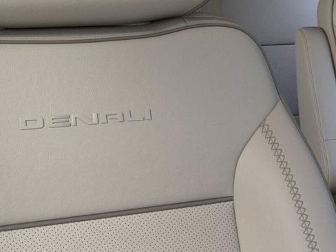 New 2026 GMC Yukon Denali w/ Denali Reserve Package AWD/4WD image 21