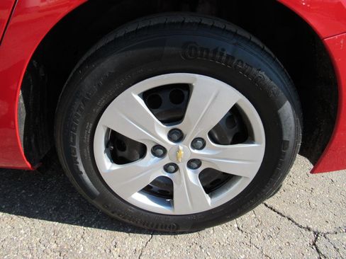 Used 2018 Chevrolet Cruze LS image 11