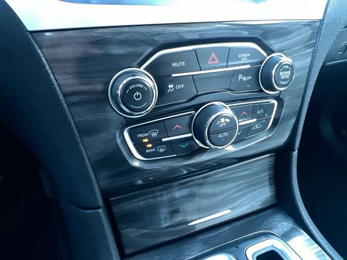 Used 2022 Chrysler 300 Touring L image 19