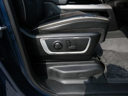 Used 2023 RAM 1500 Laramie AWD/4WD image 32