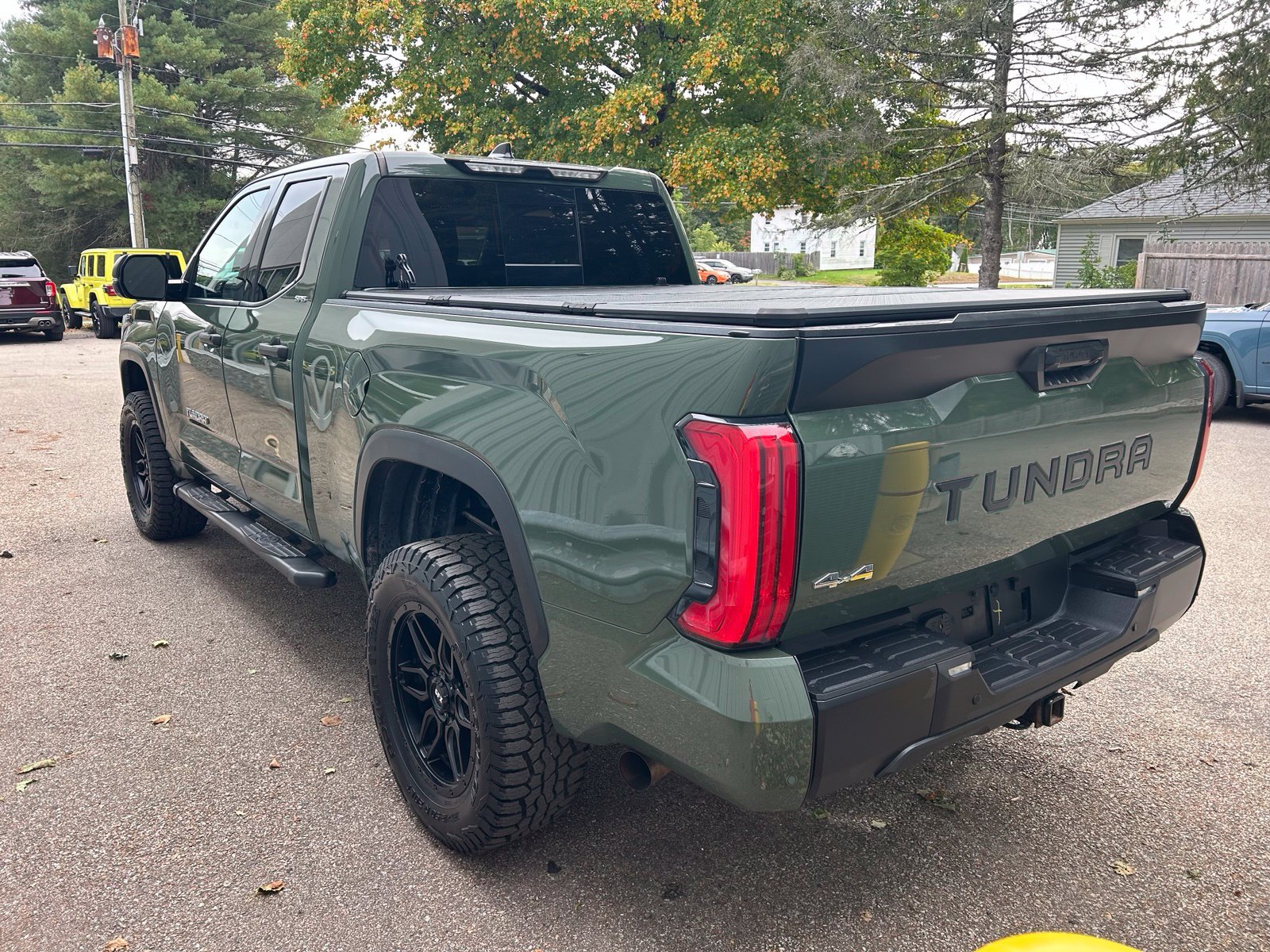 Used 2022 Toyota Tundra SR5 w/ SR5 Convenience Package AWD/4WD image 7