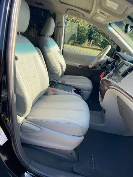 Used 2011 Toyota Sienna XLE FWD image 13