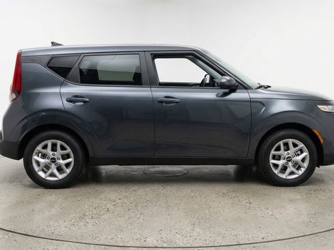 Used 2025 Kia Soul LX w/ LX Technology Package image 5