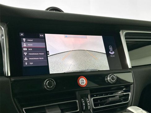 Certified 2025 Porsche Macan AWD/4WD image 23