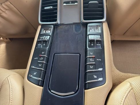 Used 2014 Porsche Panamera 4 image 28