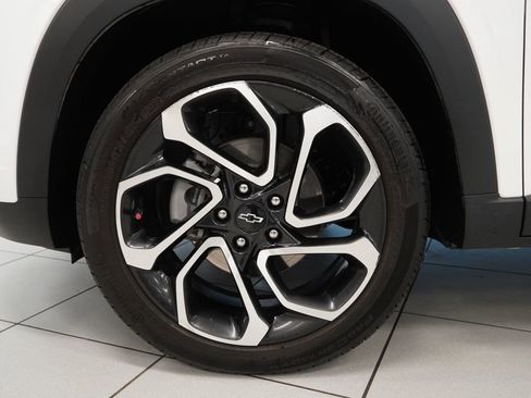 Certified 2024 Chevrolet Trax RS w/ Sunroof Package FWD image 16