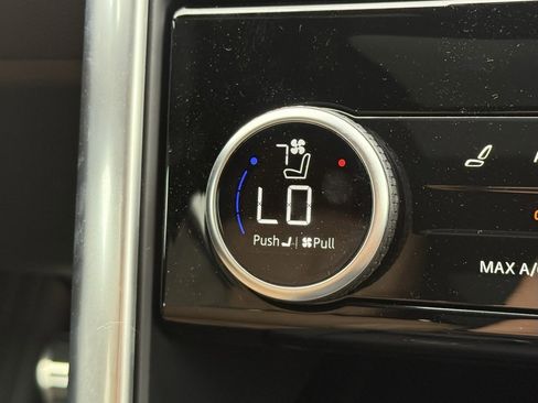 New 2025 Land Rover Discovery Dynamic SE image 23