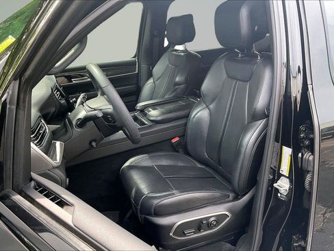 Used 2022 Jeep Wagoneer Series II AWD/4WD image 24