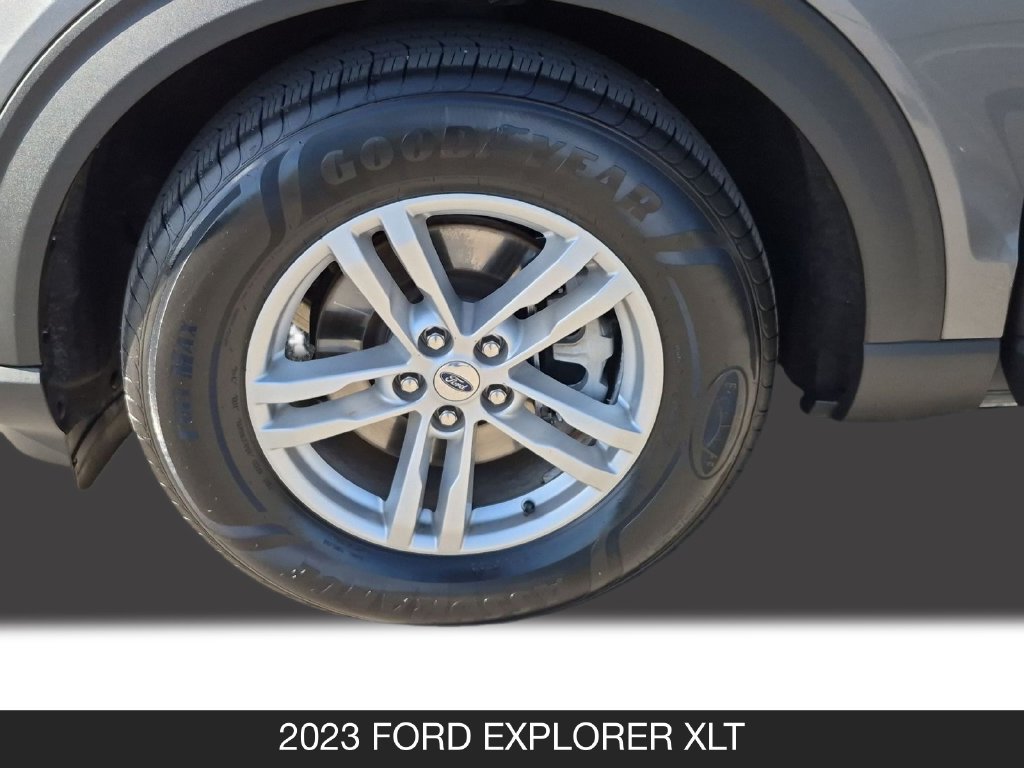 Used 2023 Ford Explorer XLT w/ Equipment Group 202A RWD image 11