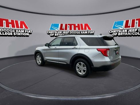 Used 2022 Ford Explorer XLT image 6