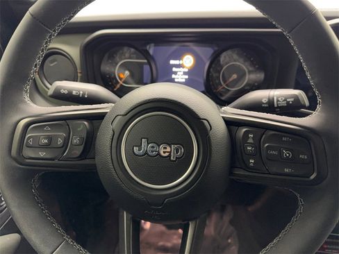 Used 2025 Jeep Gladiator Mojave w/ Safety Group image 57