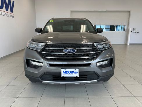 Used 2022 Ford Explorer XLT w/ Equipment Group 202A image 3