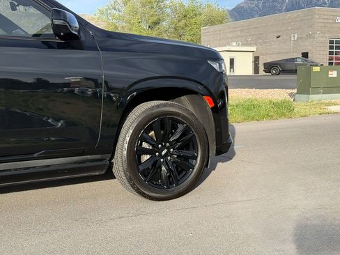 Used 2022 Cadillac Escalade Sport Platinum AWD/4WD image 4