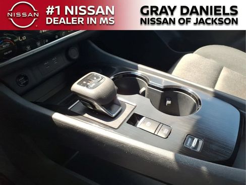 Used 2025 Nissan Rogue SV FWD image 19