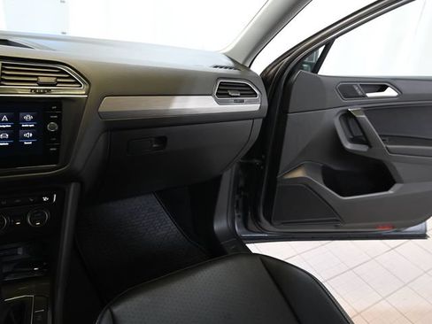 Used 2021 Volkswagen Tiguan SE AWD/4WD image 31