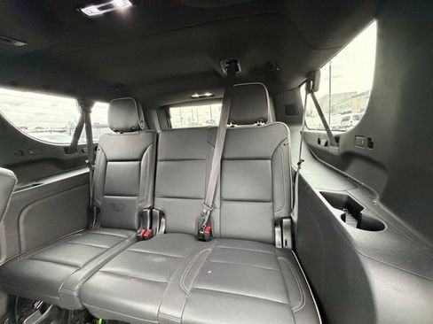 Used 2024 GMC Yukon XL SLT w/ SLT Luxury Package image 19