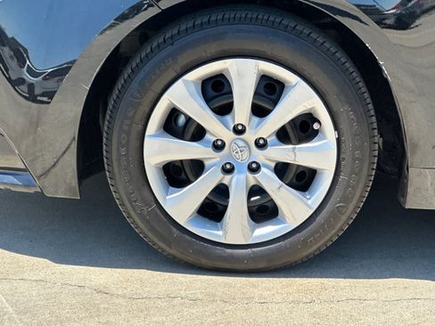Used 2025 Toyota Corolla LE FWD image 25