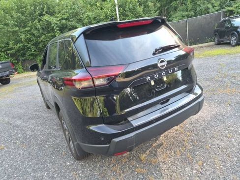 Used 2025 Nissan Rogue SV FWD image 7